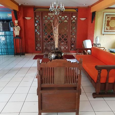 Hotel Saltimboca Tourist In Bacolod Zewnętrze zdjęcie