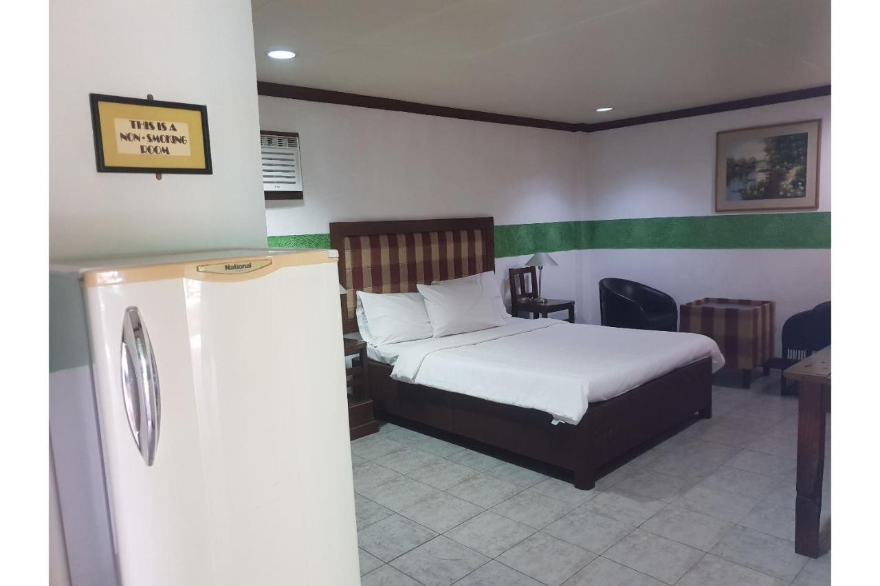 Hotel Saltimboca Tourist In Bacolod Zewnętrze zdjęcie