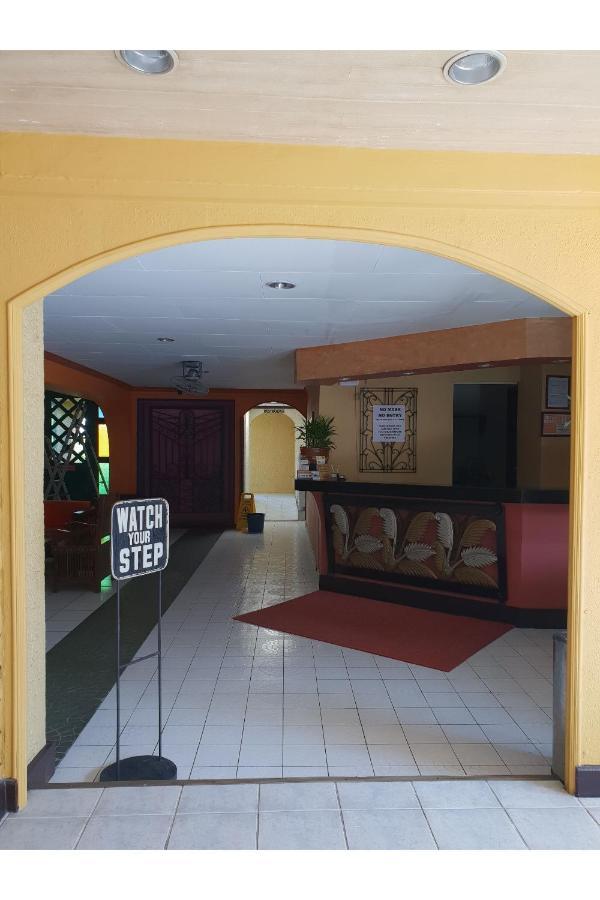 Hotel Saltimboca Tourist In Bacolod Zewnętrze zdjęcie
