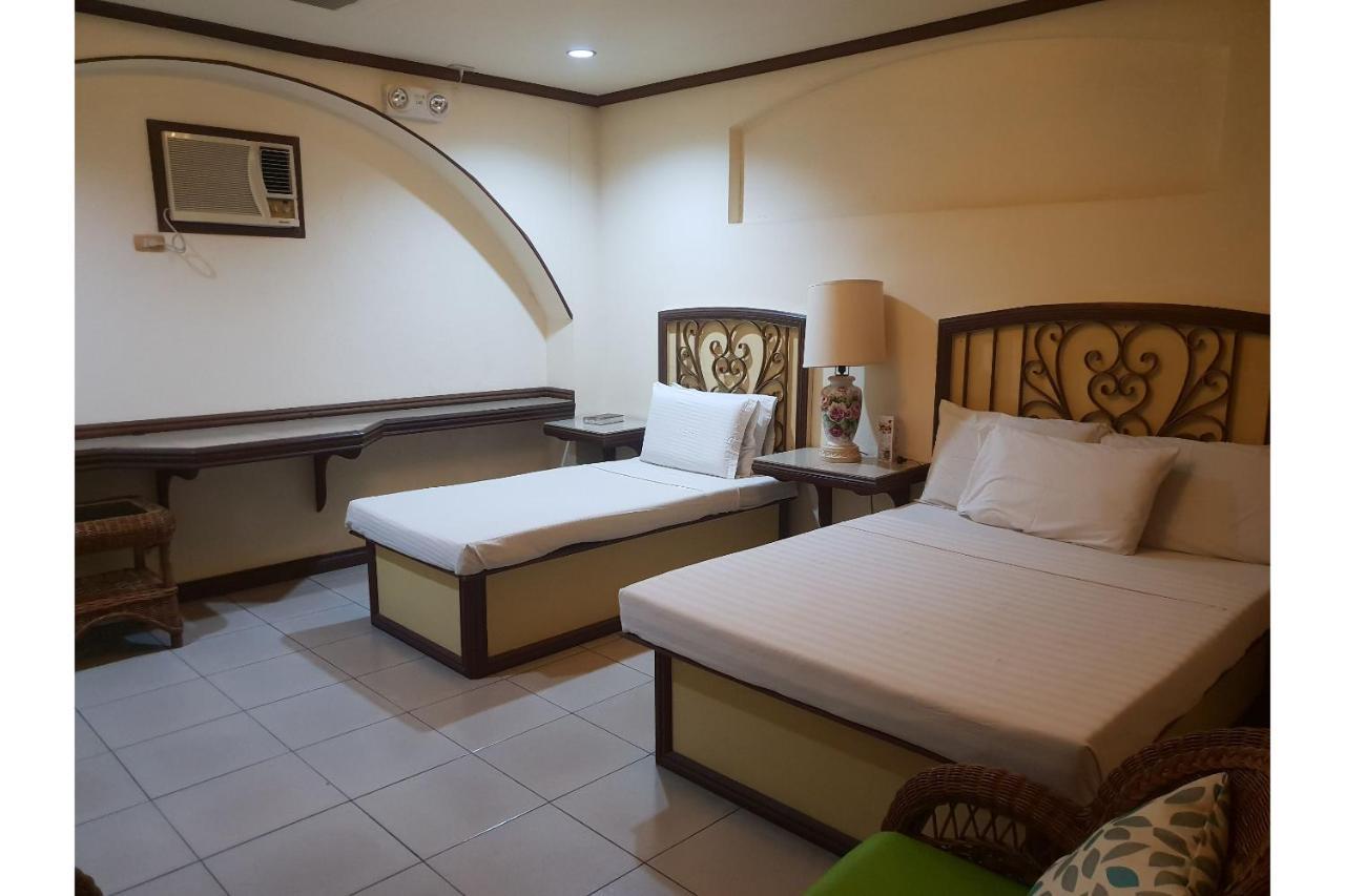 Hotel Saltimboca Tourist In Bacolod Zewnętrze zdjęcie