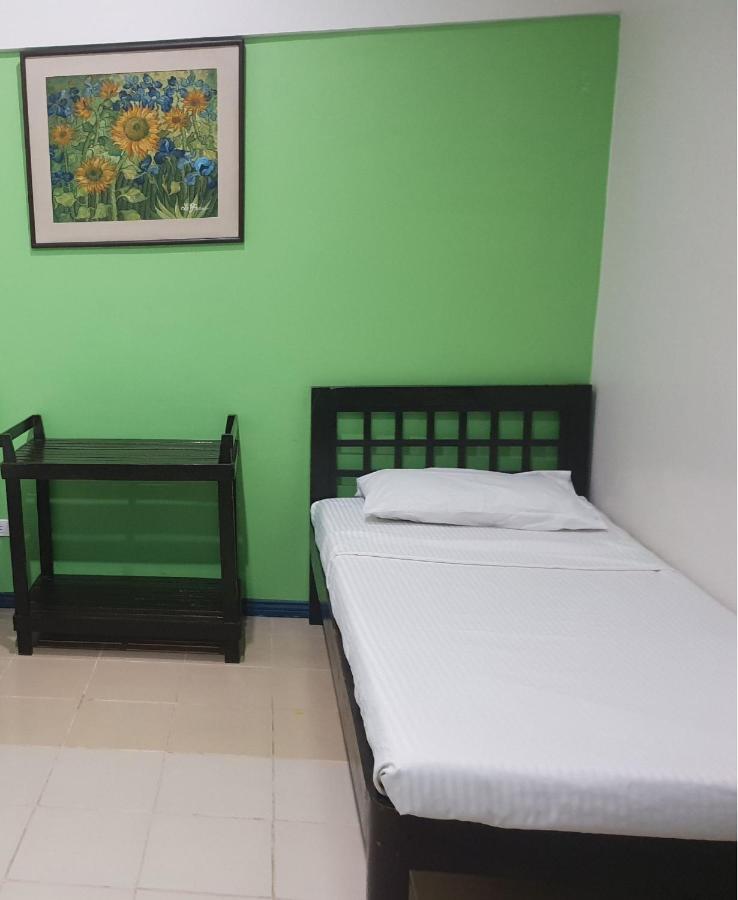 Hotel Saltimboca Tourist In Bacolod Zewnętrze zdjęcie