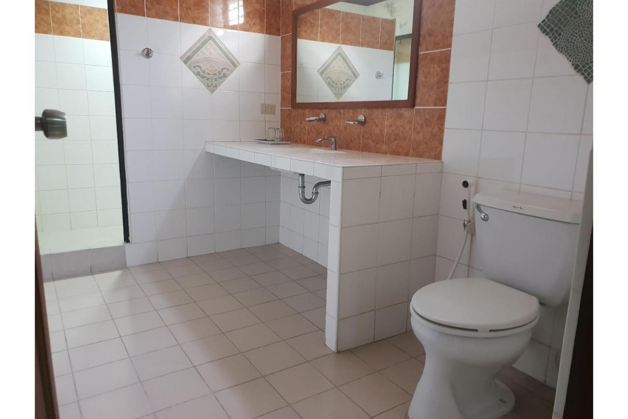Hotel Saltimboca Tourist In Bacolod Zewnętrze zdjęcie